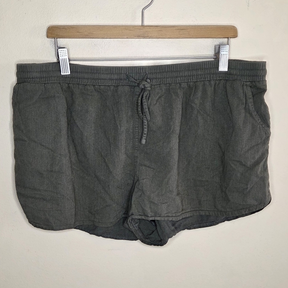 Universal Thread Dark Green Pull On Waist Shorts Size XL Sporty Casual
